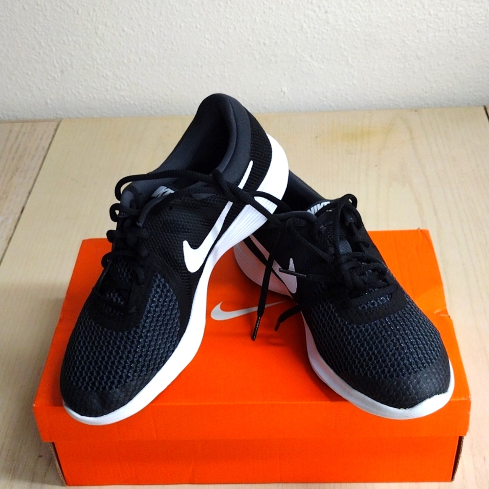 NIKE REVOLUTION 4(GS) RUNNING SHOES